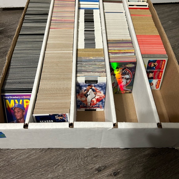 400ct Box Full Of random baseball cards 80s-22s - Picture 2 of 2